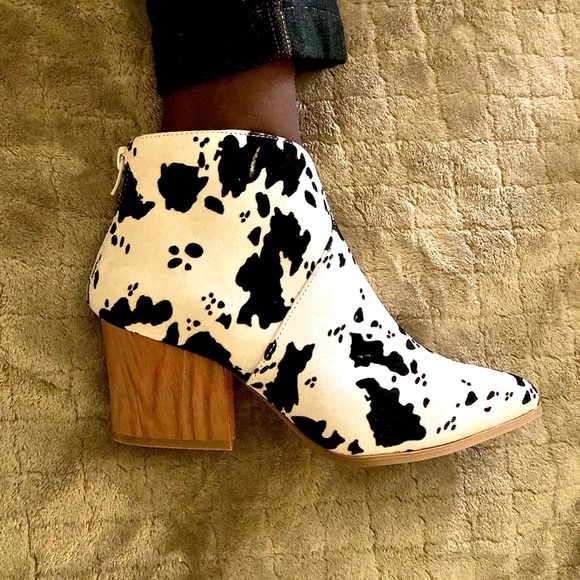 SALE! Black Cow Print Western Ankle Boots - Picture 11 of 12